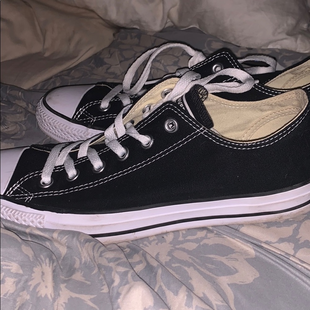 Black converse.
